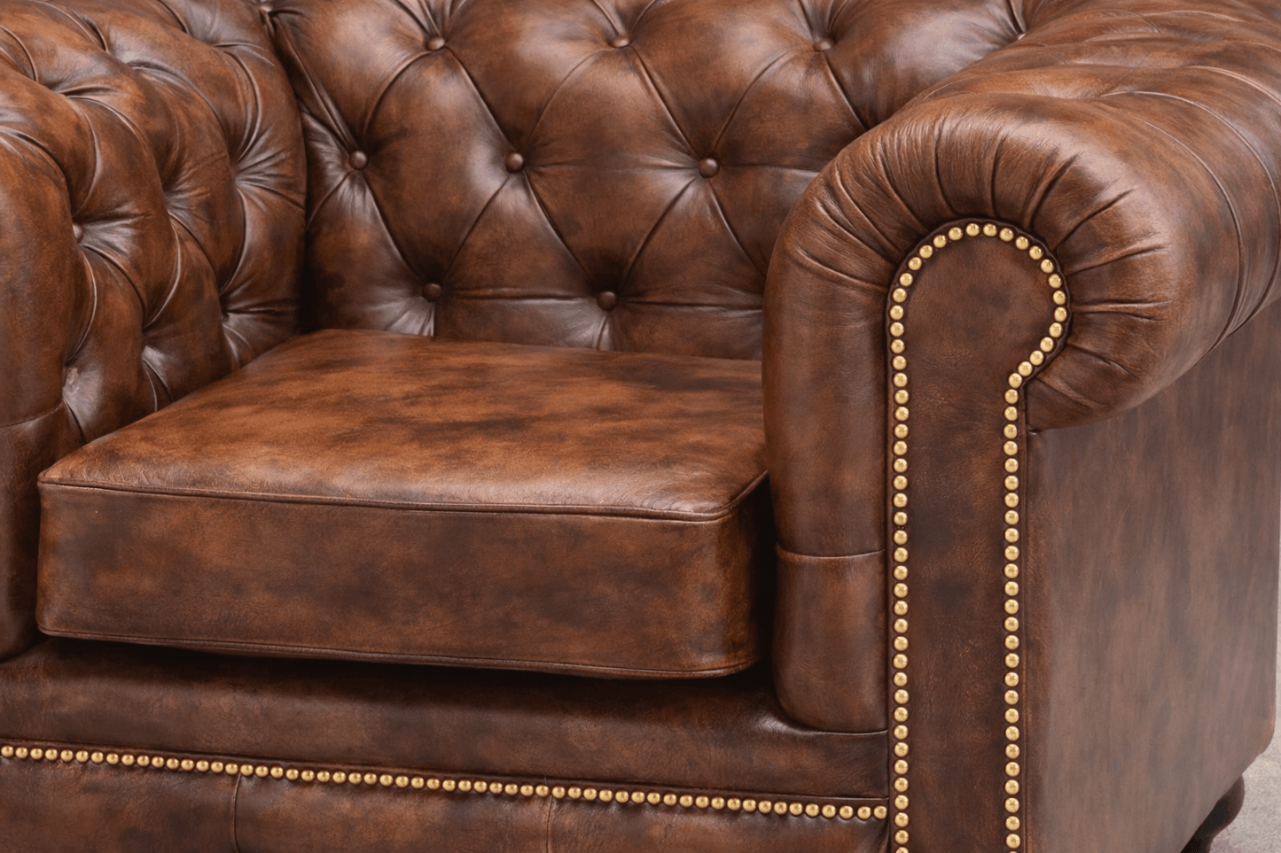 Kingsford - Vintage Brown Top Grain Buffalo Leather Chesterfield sofa - Kukuu Sofa